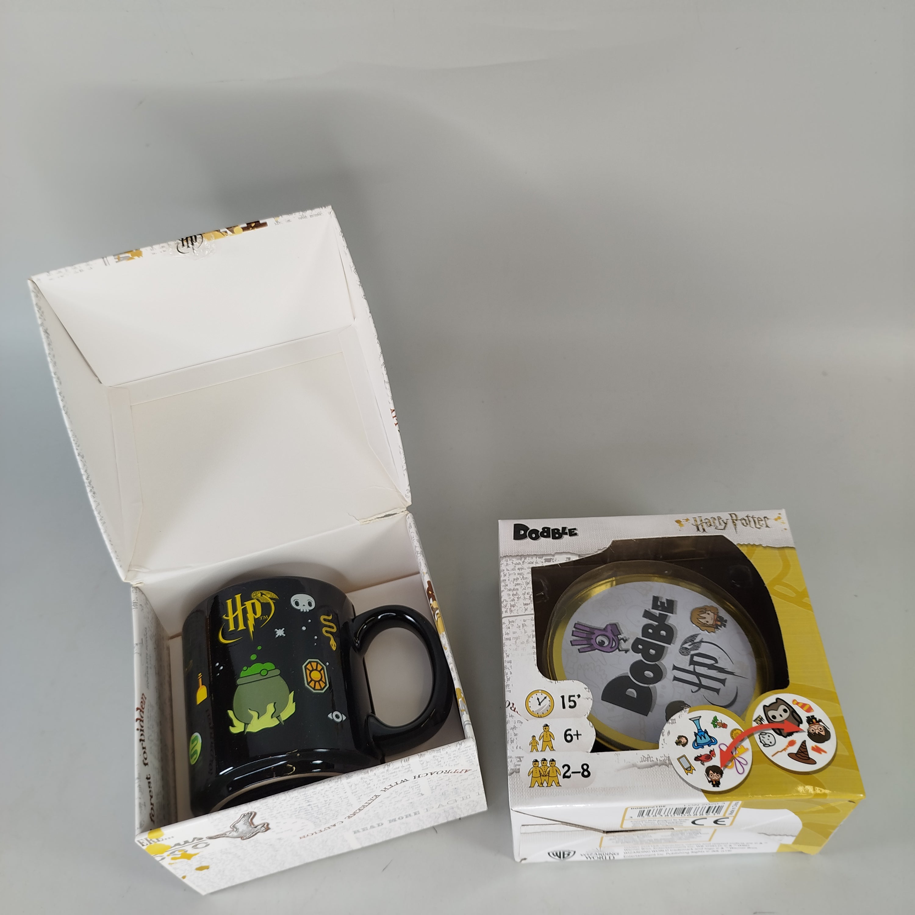 Asmodee Harry-Potter-Set: Becher und Dobble-Spiel